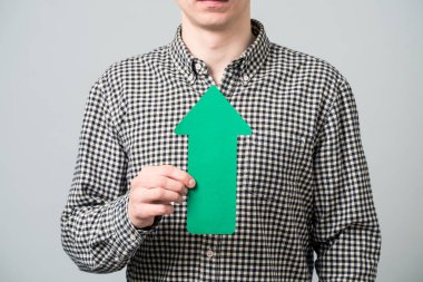 Yeşil ok ile genç adam