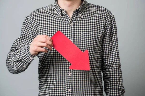 Okları olan genç adam