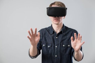 Sanal gerçeklikteki adam