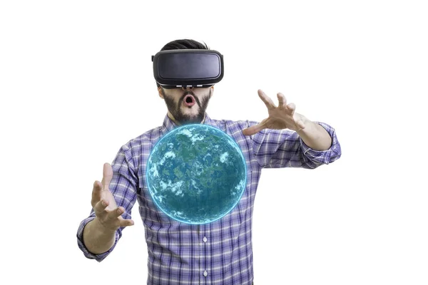 Homem com óculos VR — Fotografia de Stock