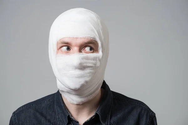 Man with bandage on his head — Stock Photo, Image