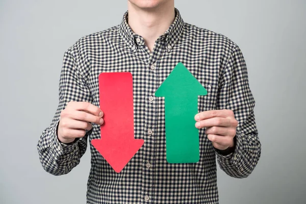 Joven con flechas — Foto de Stock