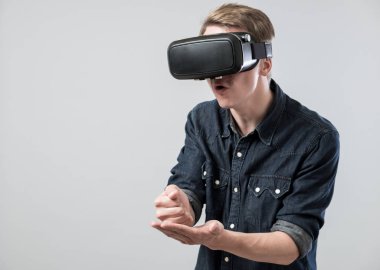 Sanal gerçeklikteki adam