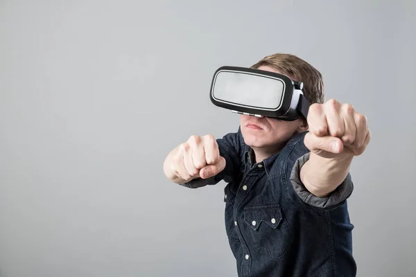 Ember a virtuális valóságban — Stock Fotó