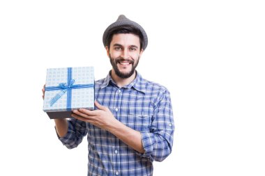 Sakallı adam hediye ile