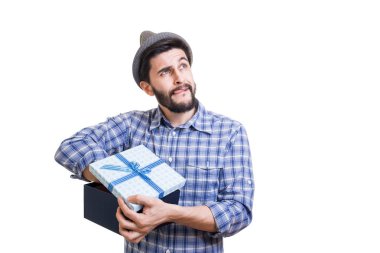 Sakallı adam hediye ile