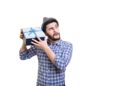 Sakallı adam hediye ile