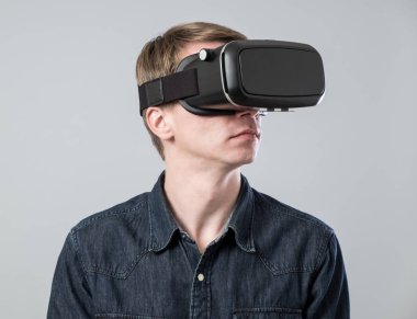 Sanal gerçeklikteki adam