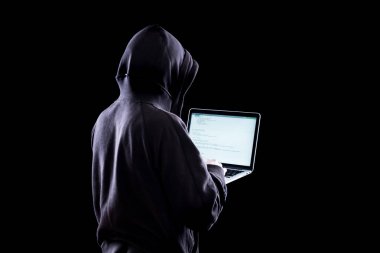 Karanlıkta anonim hacker