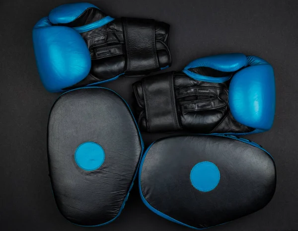 Синее боксерское оборудование — стоковое фото