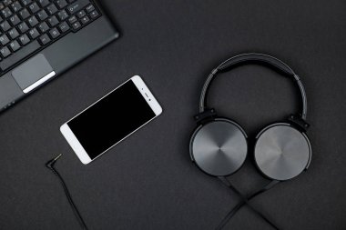 Akıllı telefon ve kulaklık