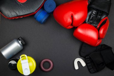 Kırmızı Boks eldiveni