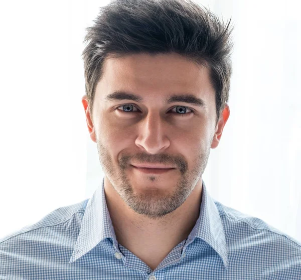 Genç işadamı headshot 