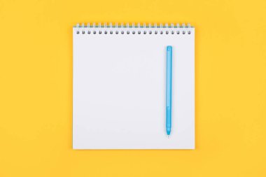 Boş beyaz not defteri