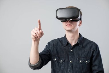 Sanal gerçeklikteki adam