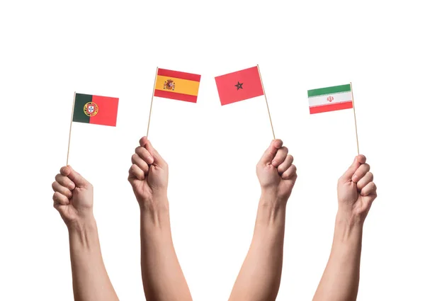 Ellerinde küçük bayraklar