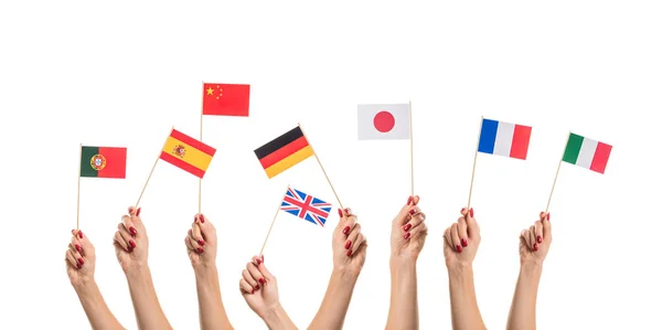 Elinde ülke bayrakları