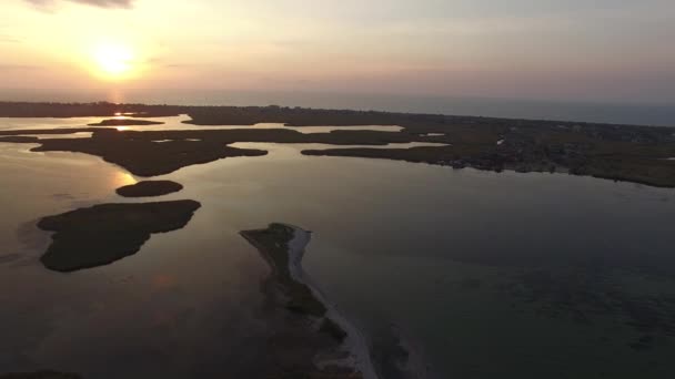 Панорама морской бухты и рыбацкой деревни — стоковое видео