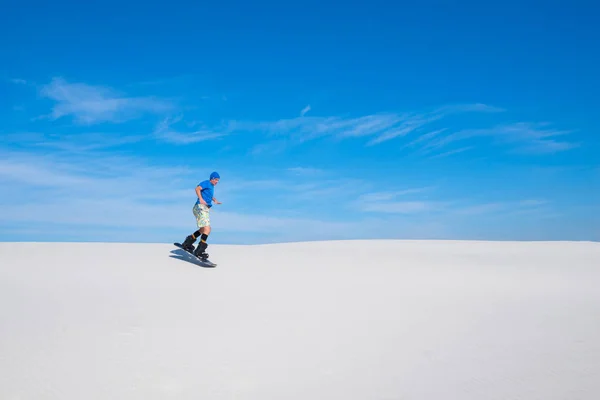 Sand boarder riding on the sand dunes — Stock Photo, Image