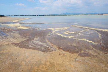 Larnaka Tuz Gölü bulutlu sabah saat çalıştıran iz
