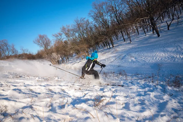 Freeride i skogen vinter — Stockfoto