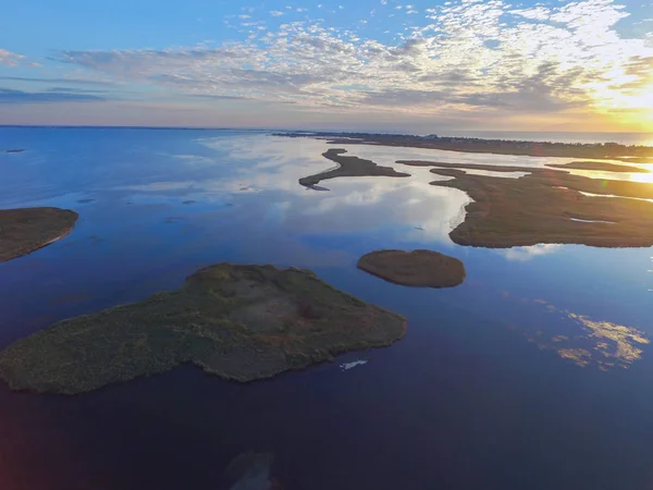 Veduta aerea della baia di mare durante l'alba — Foto Stock