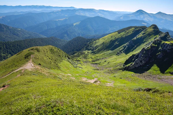 Dağlar - Karpat Dağları, Ukrayna bahar Panoraması