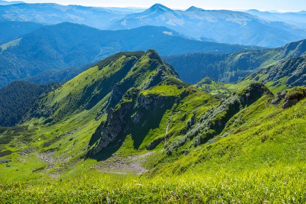 Güzel bahar Dağları Panoraması — Stok fotoğraf