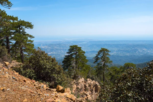 Pentes rocheuses de la chaîne de montagnes Troodos — Photo