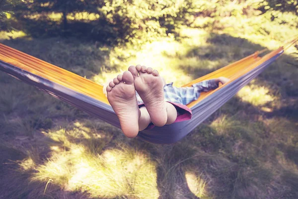 Kid is relaxing and swinging in a hammock — Stock Photo, Image