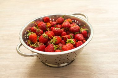 Kevaşede taze çilek. 