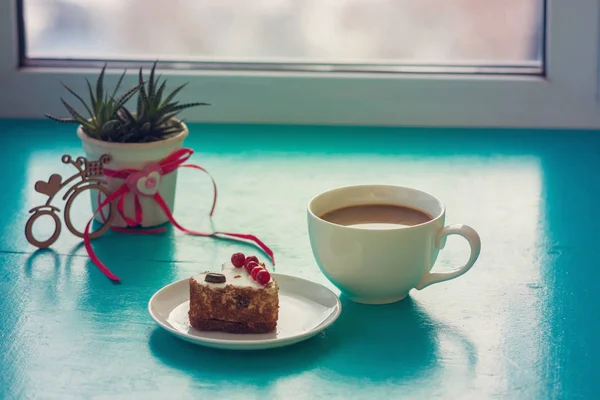 Valentine's Day, breakfast for your favorite - cup of coffee, wi — Stock Photo, Image