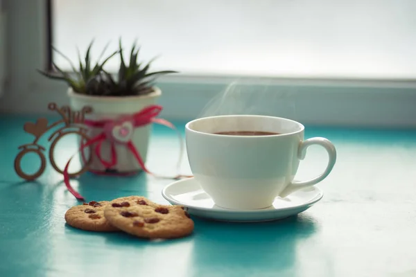 Valentine's Day beginning - big steaming cup of coffee — Stock Photo, Image