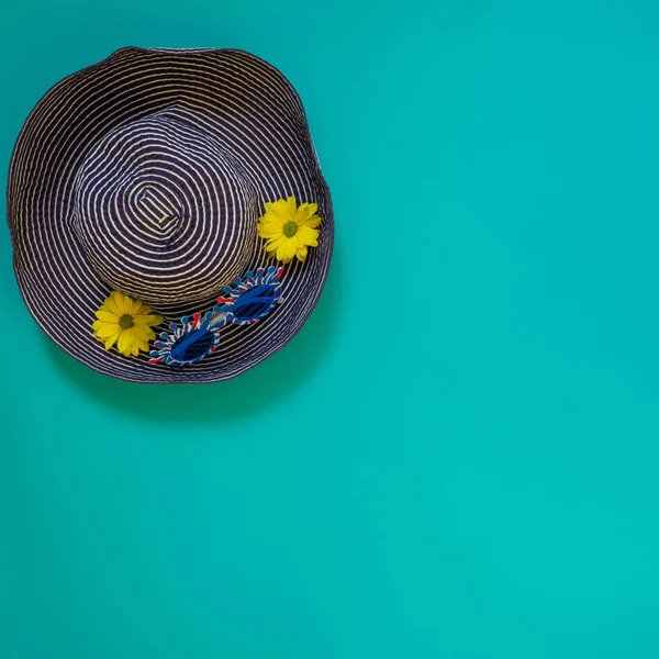 Sun blue hat decorated with funny sunglasses and yellow flowers — Stock Photo, Image