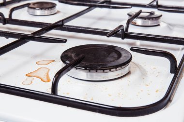 Leke ve yağ ile kirli tabak