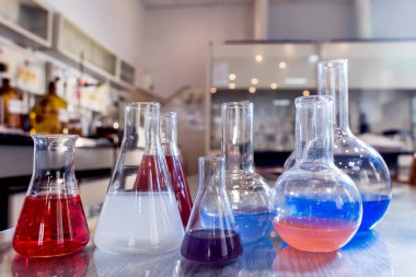 Deney Laboratuvarı renkli sıvı ile