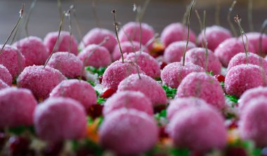 Pasta şeker kiraz ahşap zemin ile