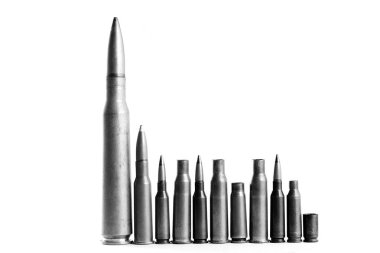 Beyaz bir arka plan üzerinde mermi sayısı