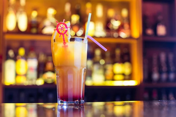 stock image Fresh orange cocktail on the bar. Alcoholic beverage (close)