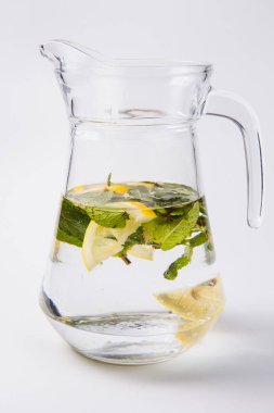 limonata hafif bir arka plan üzerinde