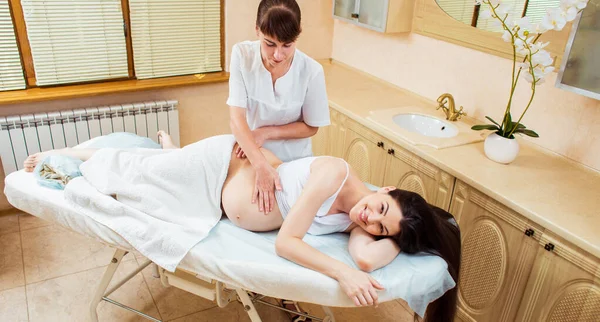 Mooie Jonge Vrouw Arts Massage Therapeut Een Cosmetologie Kamer Doen — Stockfoto