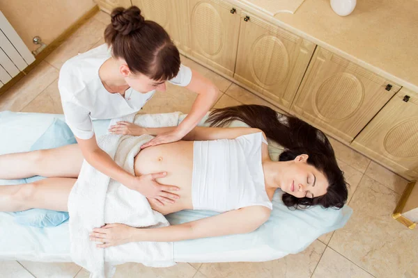 Schöne Junge Ärztin Masseurin Einem Kosmetologie Raum Die Eine Massage — Stockfoto