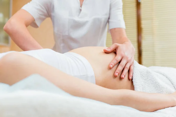 Dicht Bij Vrouwelijke Handen Van Een Massage Maakt Therapeut Een — Stockfoto