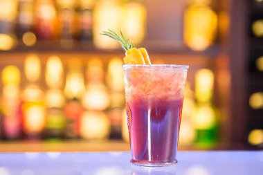Barda pembe kokteyl.