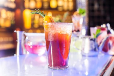 Barda pembe kokteyl.