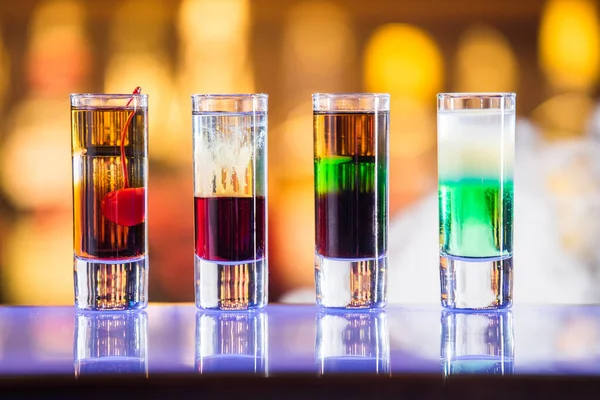 Vier Shots Cocktail Bar Rook — Stockfoto