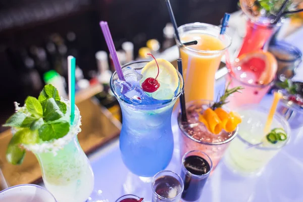 Set Cocktails Aan Bar — Stockfoto