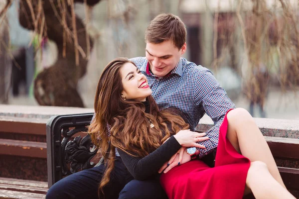 Loving Couple Sitting Bench — Stock Photo, Image