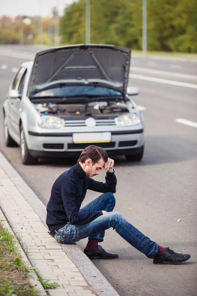 Homem Desespero Por Causa Fracasso Seu Carro — Fotografia de Stock