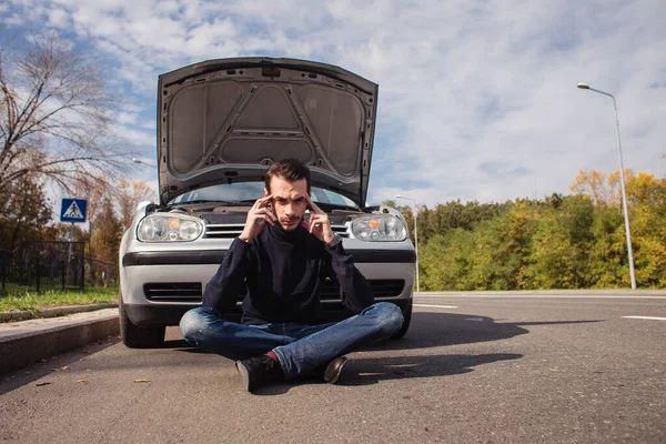 Homem Desespero Por Causa Fracasso Seu Carro — Fotografia de Stock